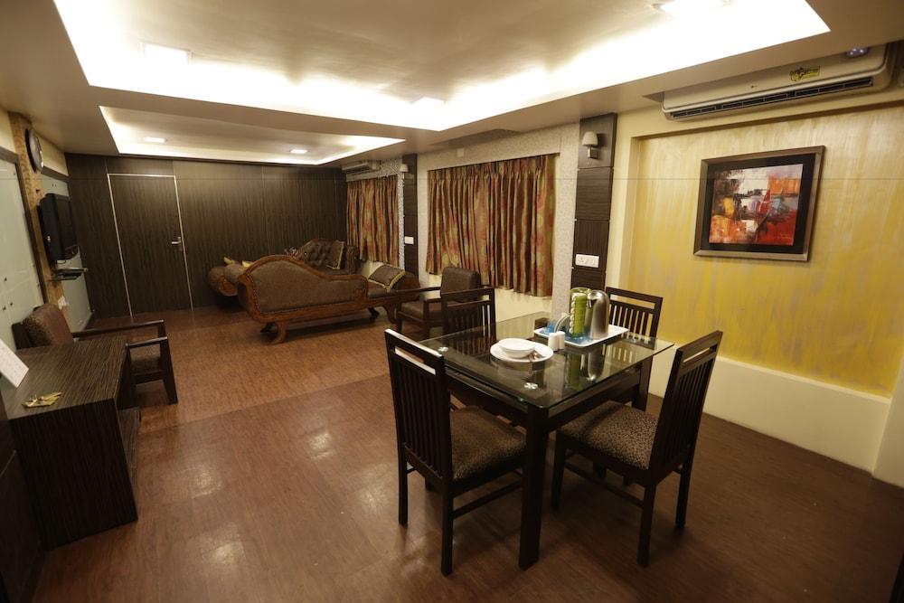 Hotel Metro Palace Мумбаи Экстерьер фото